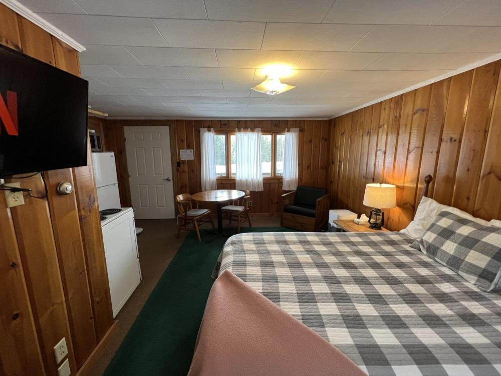 Deluxe Double Room with Bath interior